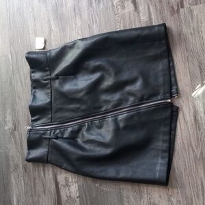Blank NYC Faux Laether Mini Skirt Front Zipper   Blank Size 31